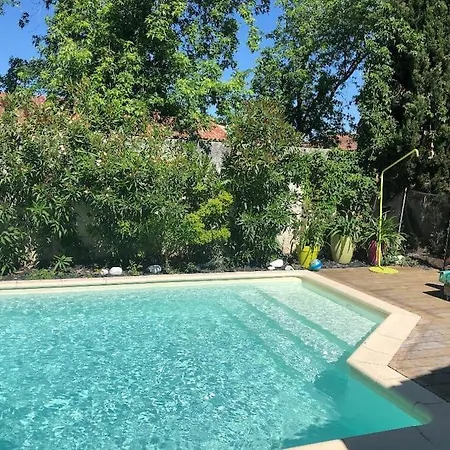 Avec Piscine Privée Au Calme Dans