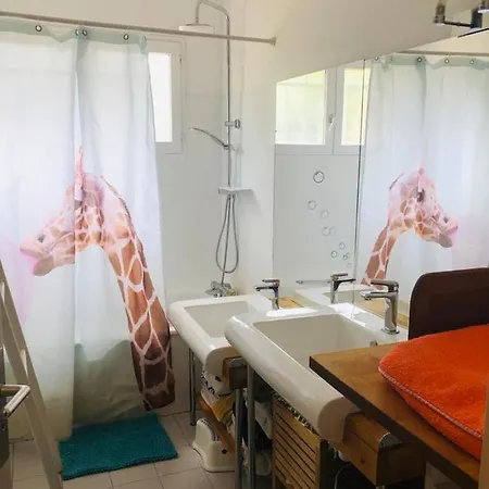 Avec Piscine Privée Au Calme Dans